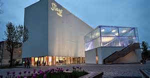 mergaitė švenčia pirmąjį gimtadienį