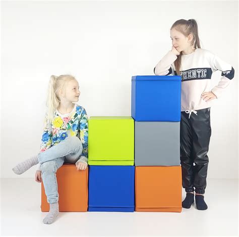 vaikiškos kaladėlės ir bokštai