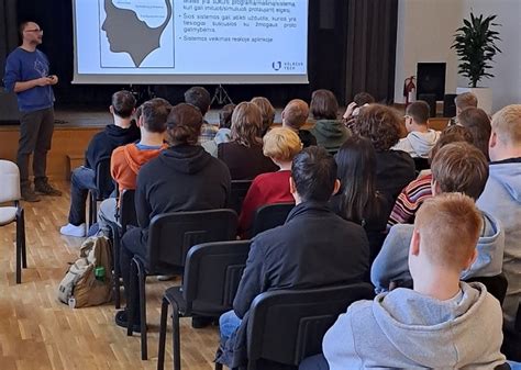 Dėstytojas, vedantis paskaitą auditorijai