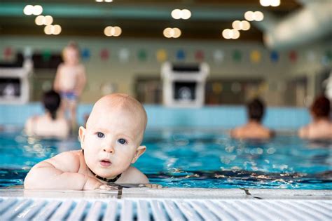 Kūdikių mankšta vandenyje