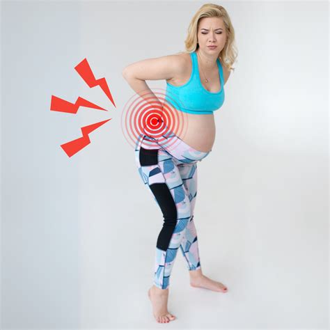 partneris masažuojantis nėščiosios nugarą