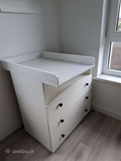 Stokke vystymo stalas su komoda