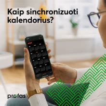 Moteris, stebinti savo vaisingumo kalendorių telefone