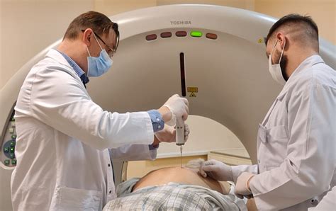 Chorioninių villusų biopsijos procedūros schematinis pavaizdavimas