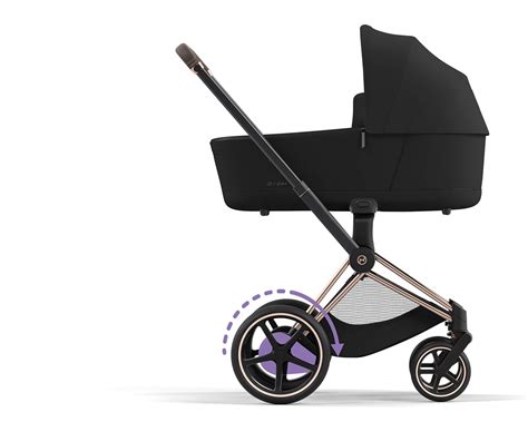 Cybex e-Priam su pritvirtinta automobiline kėdute