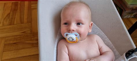 Kūdikis čiulpia čiulptuką