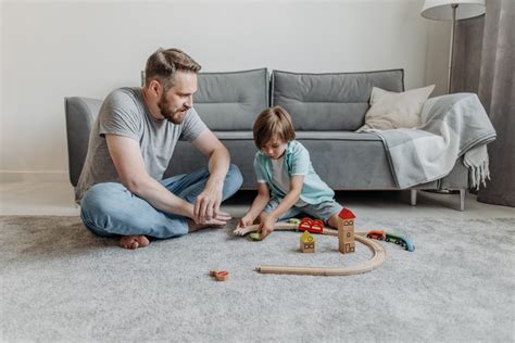 Tėvai ir vaikas atsisveikina su čiulptuku