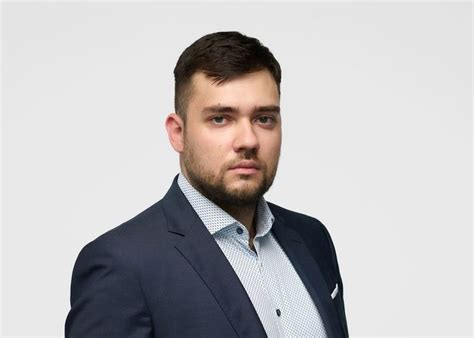 Teisininkas, analizuojantis dokumentus