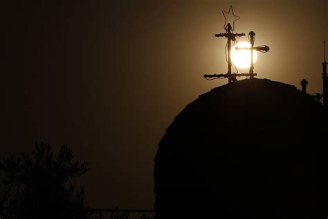 Du žmonės, bendraujantys per pokalbį