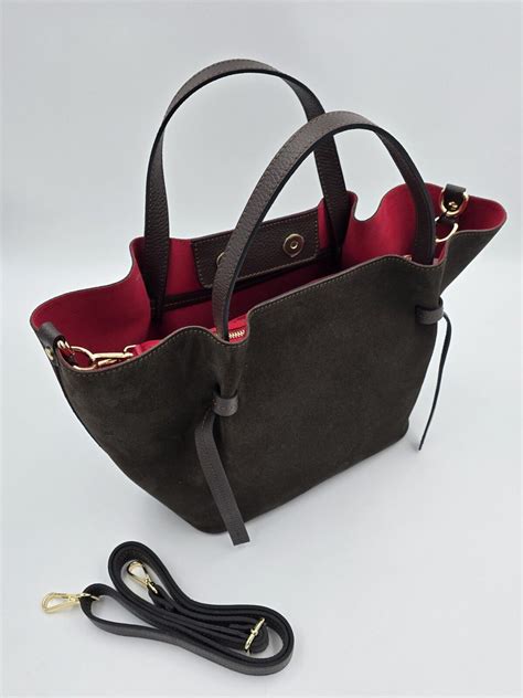 Vidinis rankinės skyrelių išdėstymas