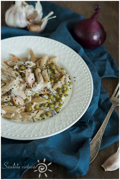 Lėkštė su makaronais, ricotta ir žirneliais