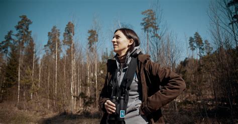 Vaikai, tyrinėjantys vabaliukus