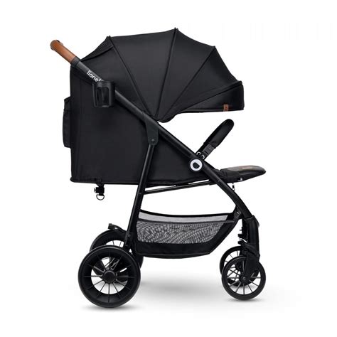 Elegantiškas vežimėlis su kūdikiu