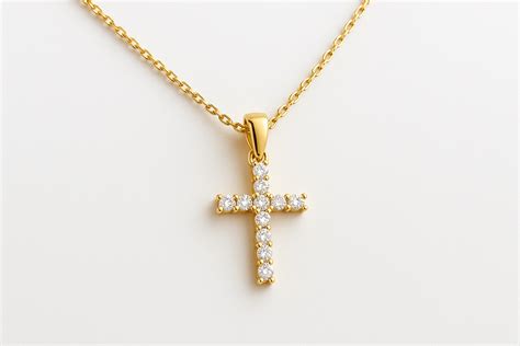 Merginos ir berniuko rankos laiko rožančių