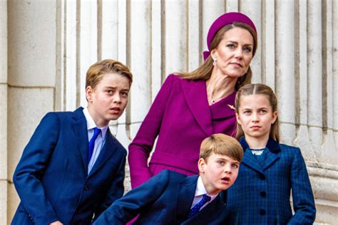 Kate Middleton su vaikais krikštynų metu