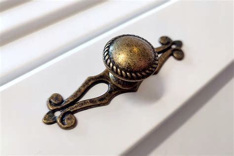 Schematinis baldų rankenėlių tvirtinimo žingsnio matavimas