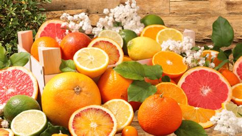 Įvairūs švieži daržoviai