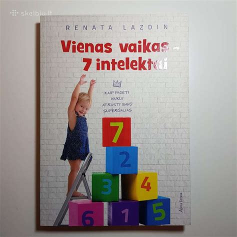 Vaikas, žaidžiantis vienas