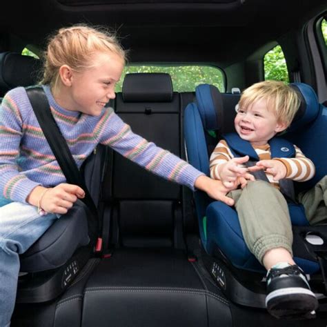 Kūdikis saugiai ir patogiai įrengtoje automobilinėje kėdutėje