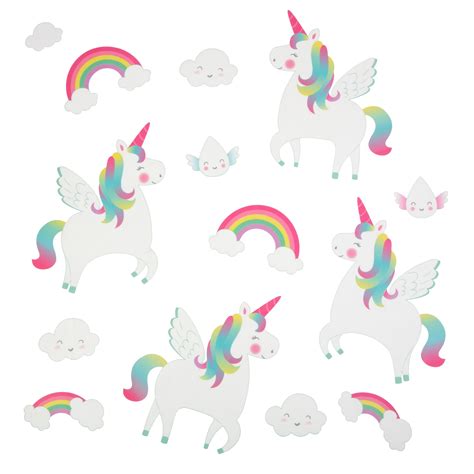 Įvairiaspalviai veltinio debesėliai ir lašiukai pakabinti virš lopšio