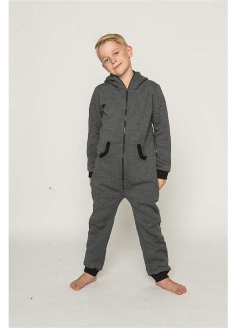 Vaikiškas kombinezonas su plačiai atsegamu užtrauktuku
