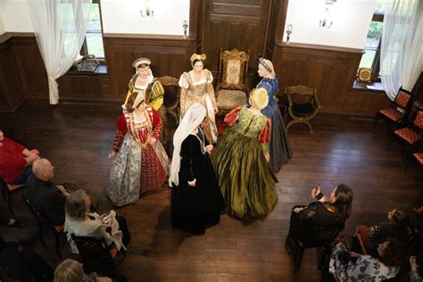 Moters ranka laiko vaistų tabletes