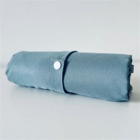 Schematinis nešiojamojo vystymo kilimėlio dizainas su kišenėmis