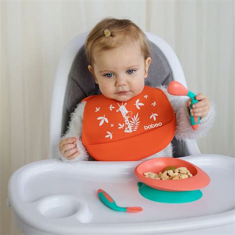 Įvairūs kūdikių maitinimo indai ir įrankiai