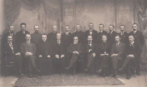 Istorinė nuotrauka, vaizduojanti pirmuosius IVF bandymus