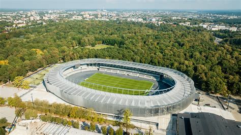 Stadiono kėdžių matmenų schema