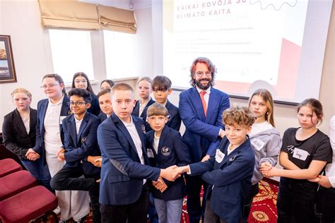 Simbolinis vaizdas apie šeimos sampratos kaitą