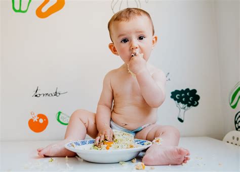 Vaizdas, iliustruojantis tinkamą kūdikio maitinimą