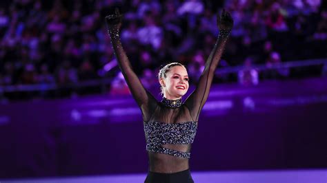 Moterų figūrinio čiuožimo kostiumų pavyzdžiai