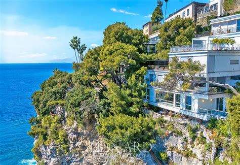 Baris su jūros vaizdu