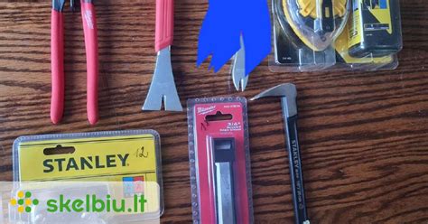 Įvairūs įrankiai, naudojami baldų išmontavimui