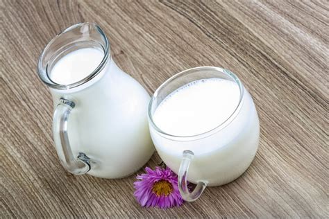 Grafikas, lyginantis karvės ir avies pieno maistinę vertę