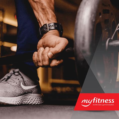 poros glamonėjasi prieš veidrodį