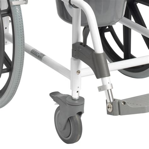 vežimėlis su dideliais ratais sniege