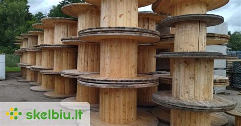 Kabelių ritės priekaba su hidrauliniu kėlikliu