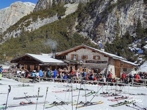Žygio takas tarp kalnų su Rifugio Scotoni horizonte