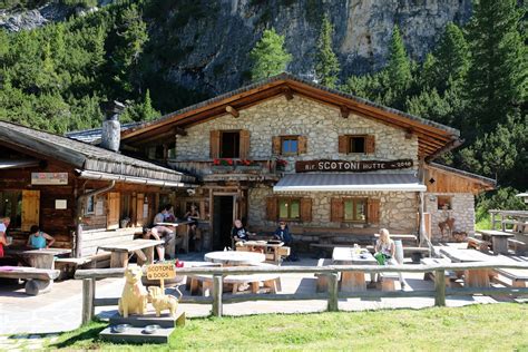 Rifugio Scotoni su didžiule kepsnine