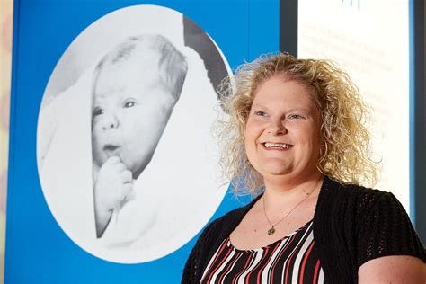 istorinė nuotrauka: pirmasis IVF kūdikis Louise Brown