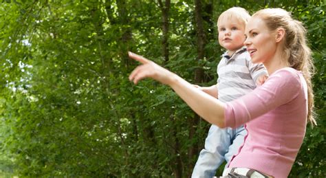 moterys darbe su vaikais