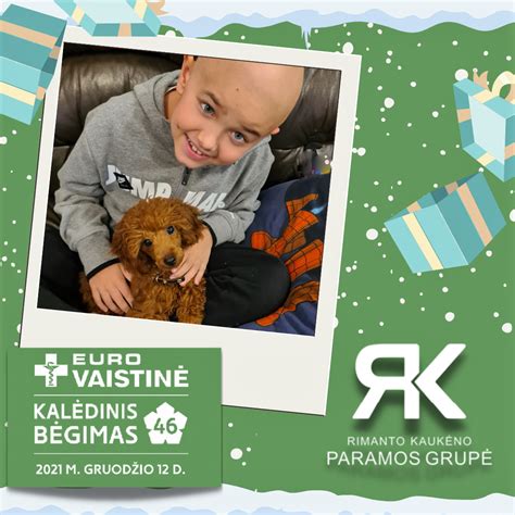 vaikų grupė linksminasi teminėje šventėje su mėlynais kombinezonais