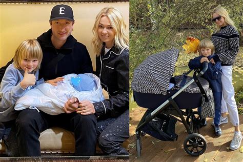 motina glaudžia naujagimį sūnų