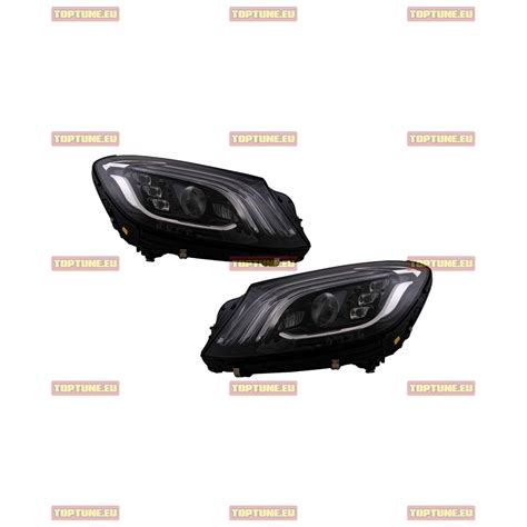 Hyundai Kona priekinė dalis su padalintais priekiniais žibintais