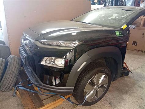 Hyundai Kona automobilio priekinis ir galinis vaizdas