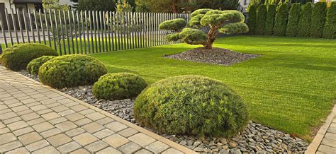 Įvairūs kraštovaizdžio elementai: takai, baseinai, gazebos