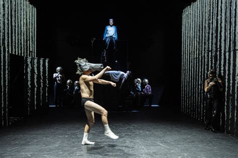 Scena iš vaikų teatro spektaklio