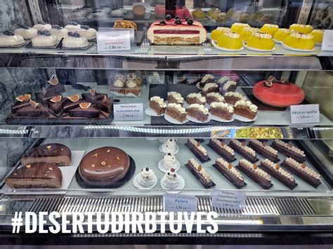 Tradicinė Apulijos kepyklėlė su vitrina pilna skanėstų